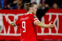 Wout Weghorst in actie in de Conference League