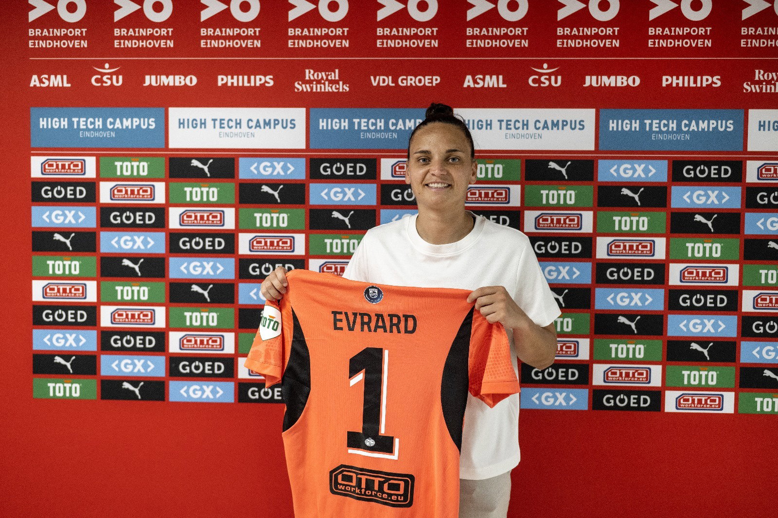 Nicky Evrard tekent bij PSV