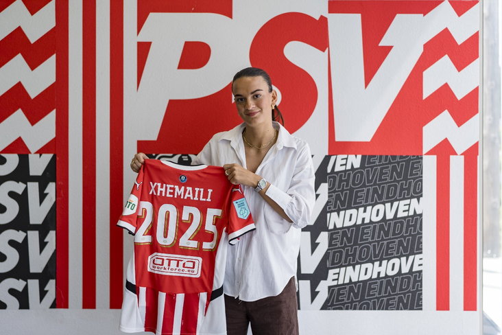 Riola Xhemaili is speelster van PSV