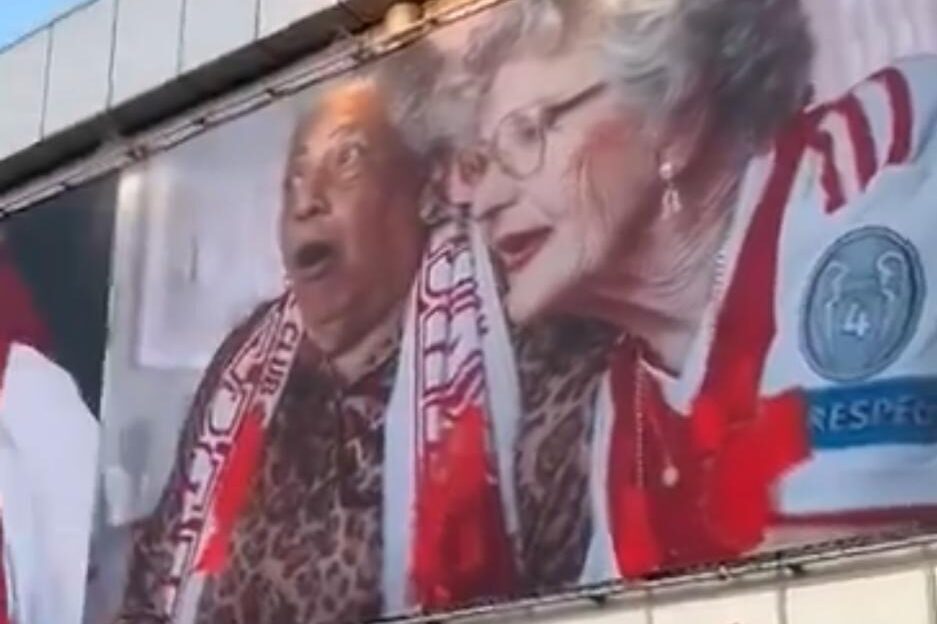 Het Ajax-logo is beklad op de Ziggo-campagne