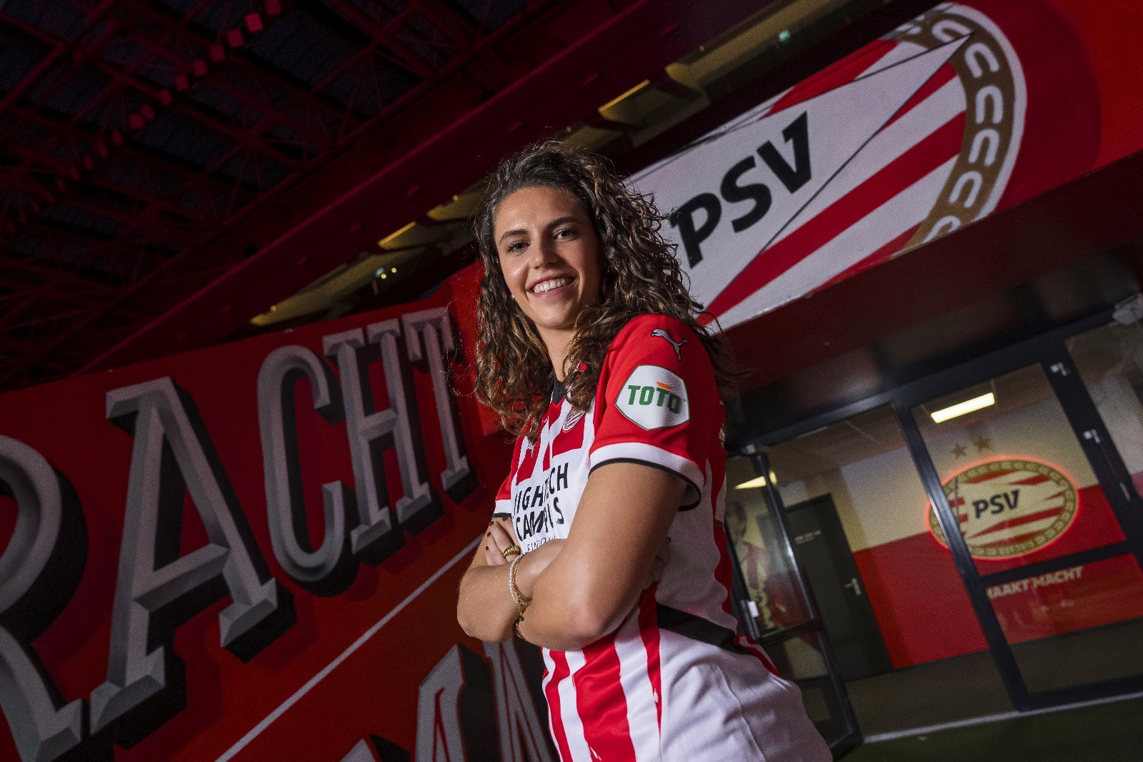 Melanie Bross verlengt haar contract bij PSV