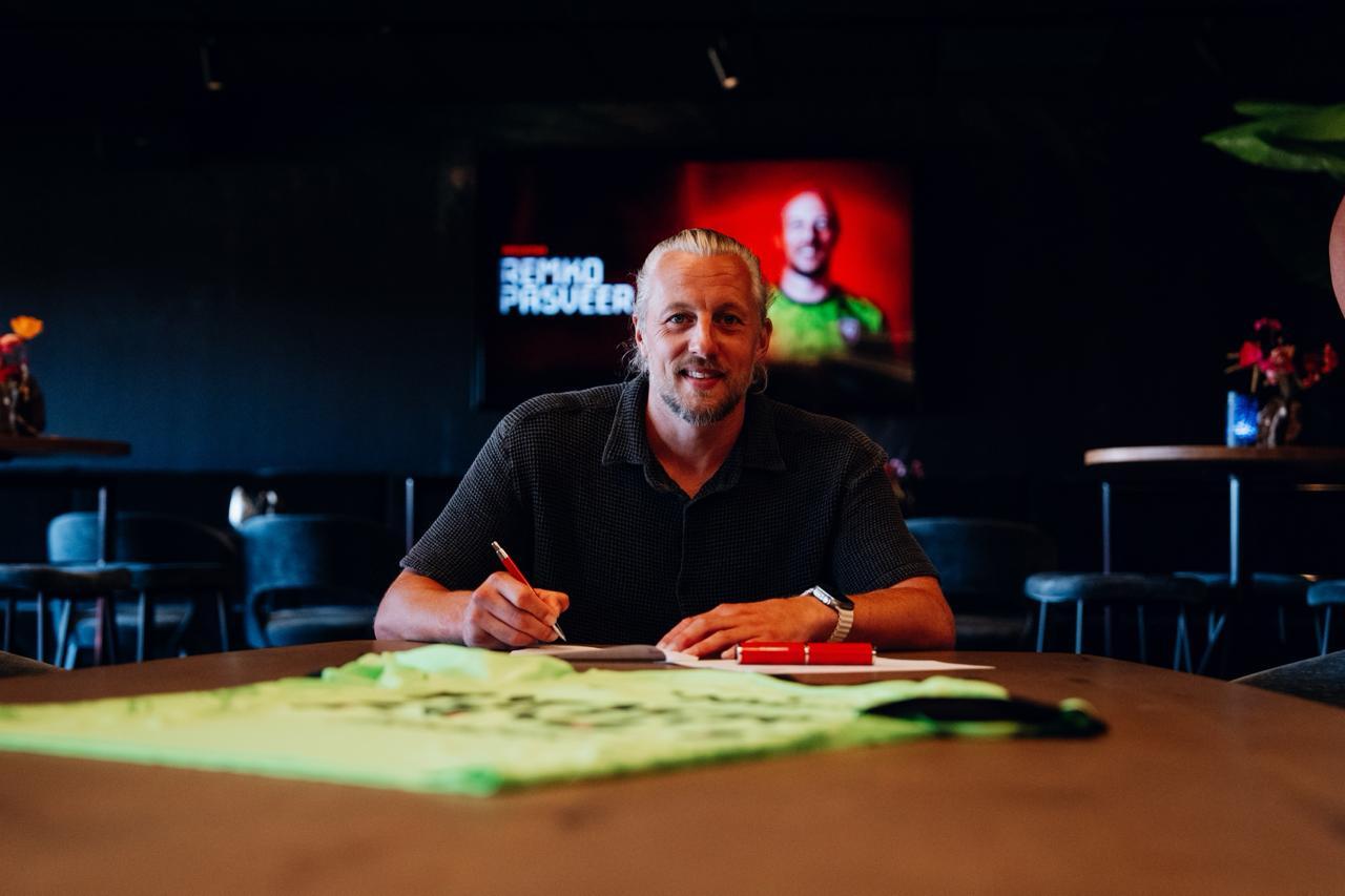 Remko Pasveer tekent bij FC Twente