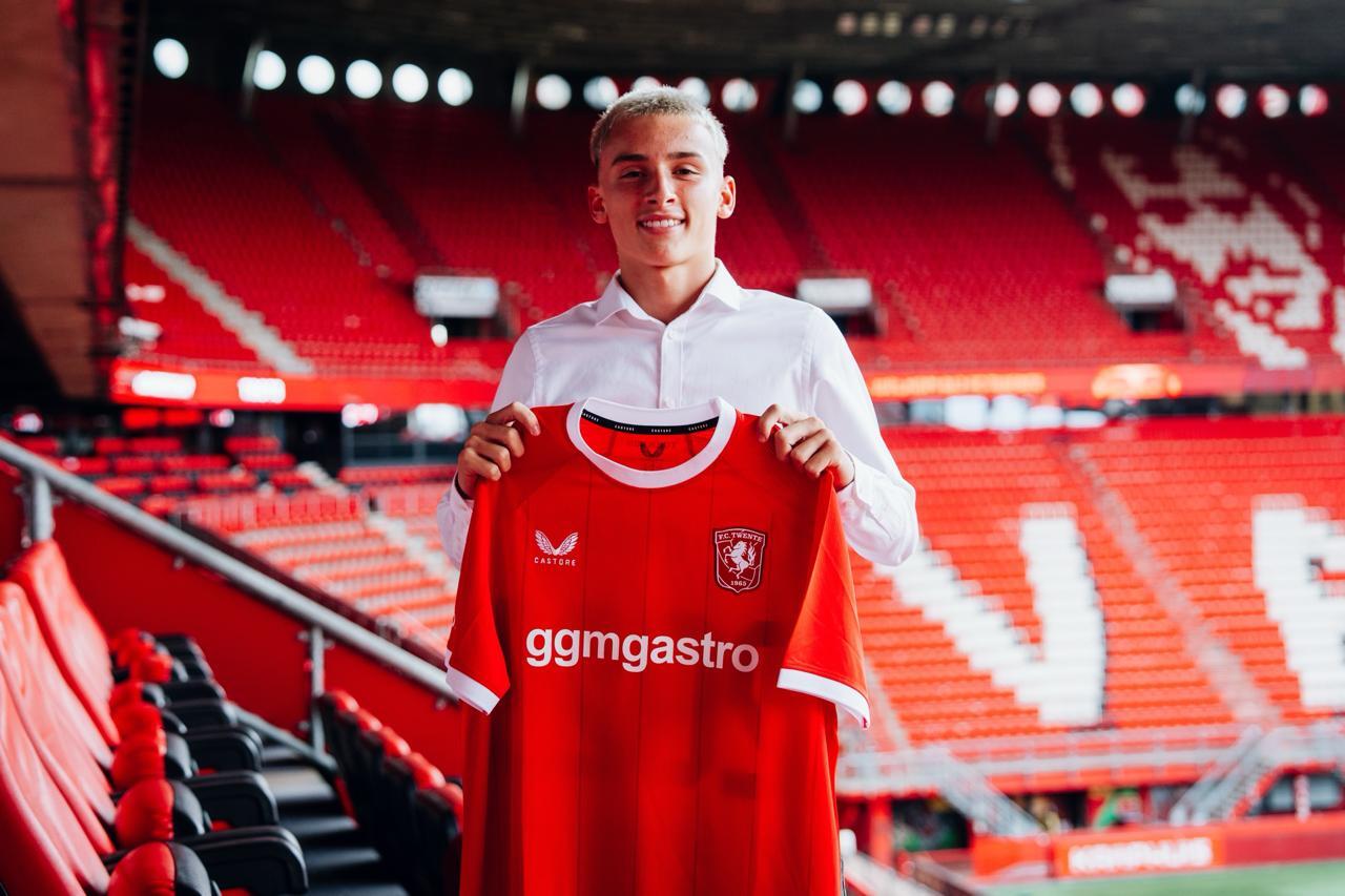 Luan Selmani tekent bij FC Twente