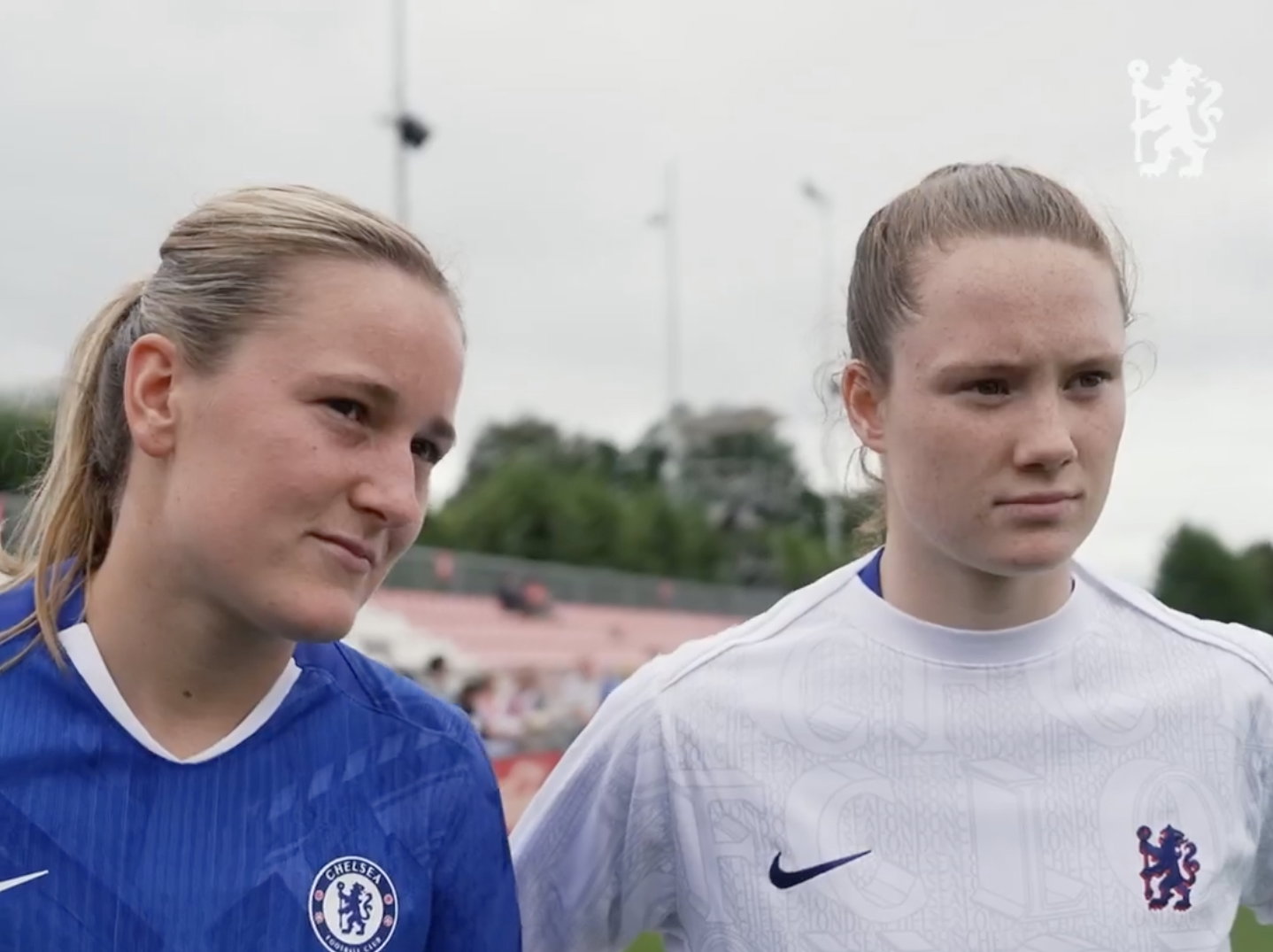 Wieke Kaptein en Veerle Buurman bij Chelsea