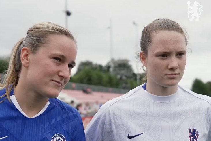 Wieke Kaptein en Veerle Buurman bij Chelsea