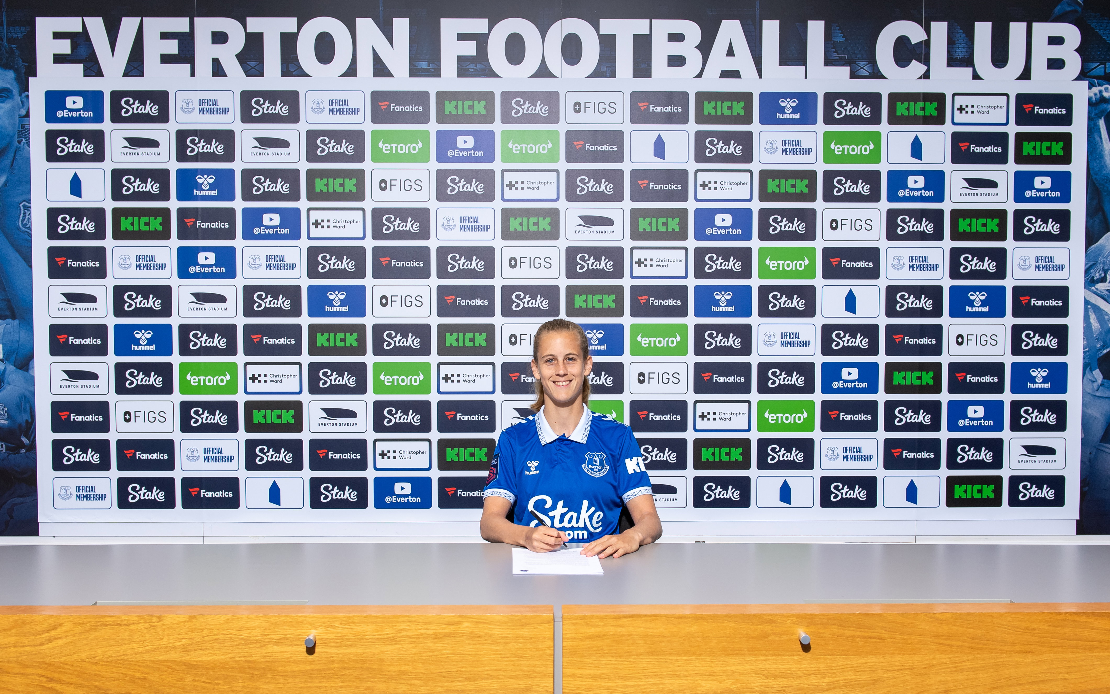 Katja Snoeijs verlengt haar contract bij Everton