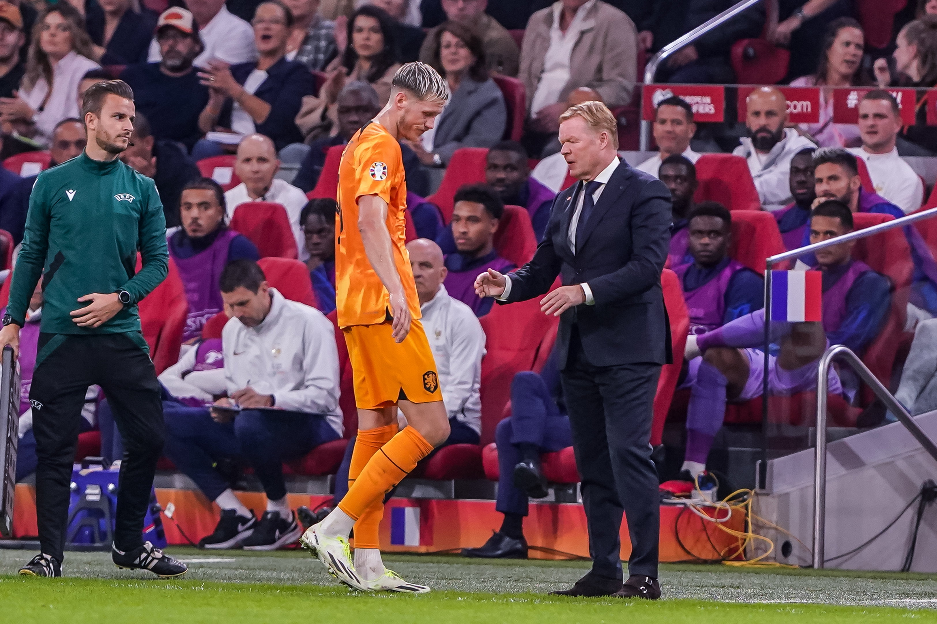 Wout Weghorst en Ronald Koeman