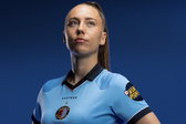 Zera Hulswit in het nieuwe uitshirt van Feyenoord