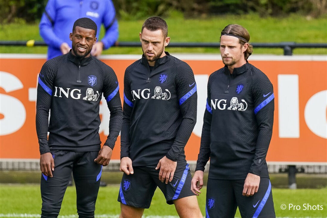 Wijnaldum De Vrij Hateboer.jpg