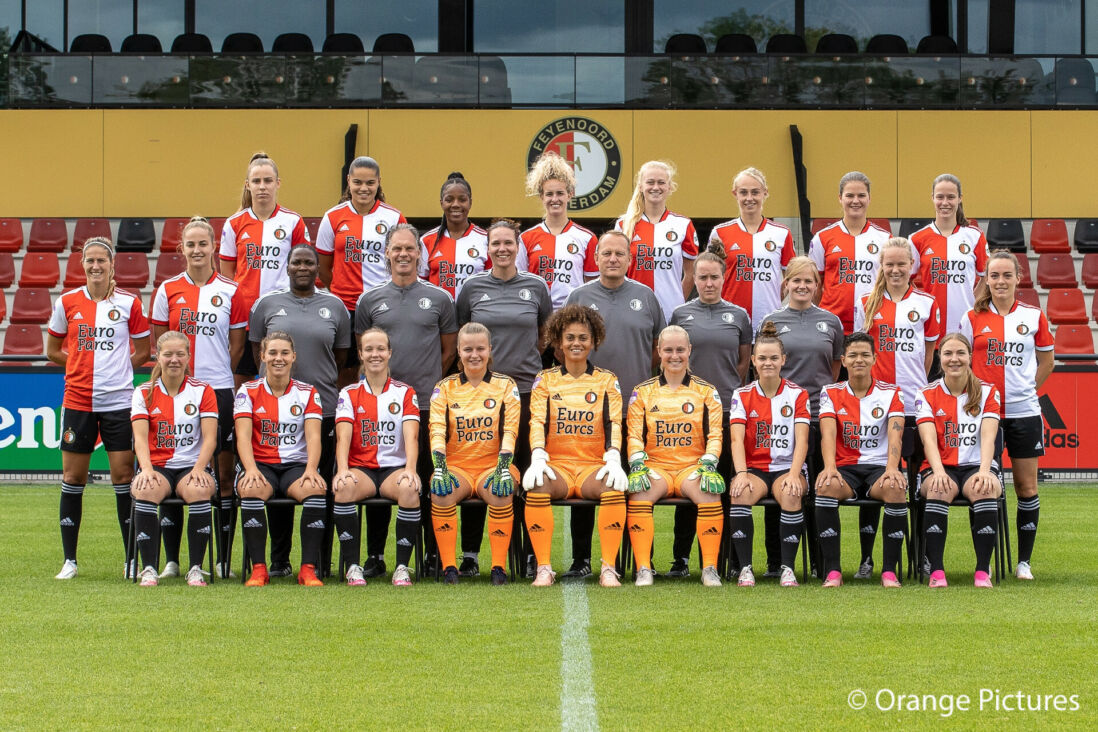 OP Feyenoord Vrouwen teamfoto.jpg