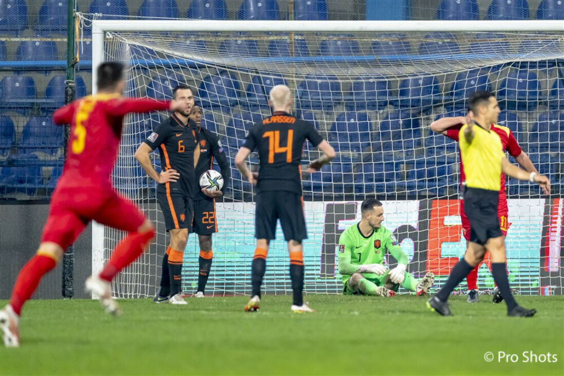 Justin Bijlow baalt na een tegengoal bij Oranje