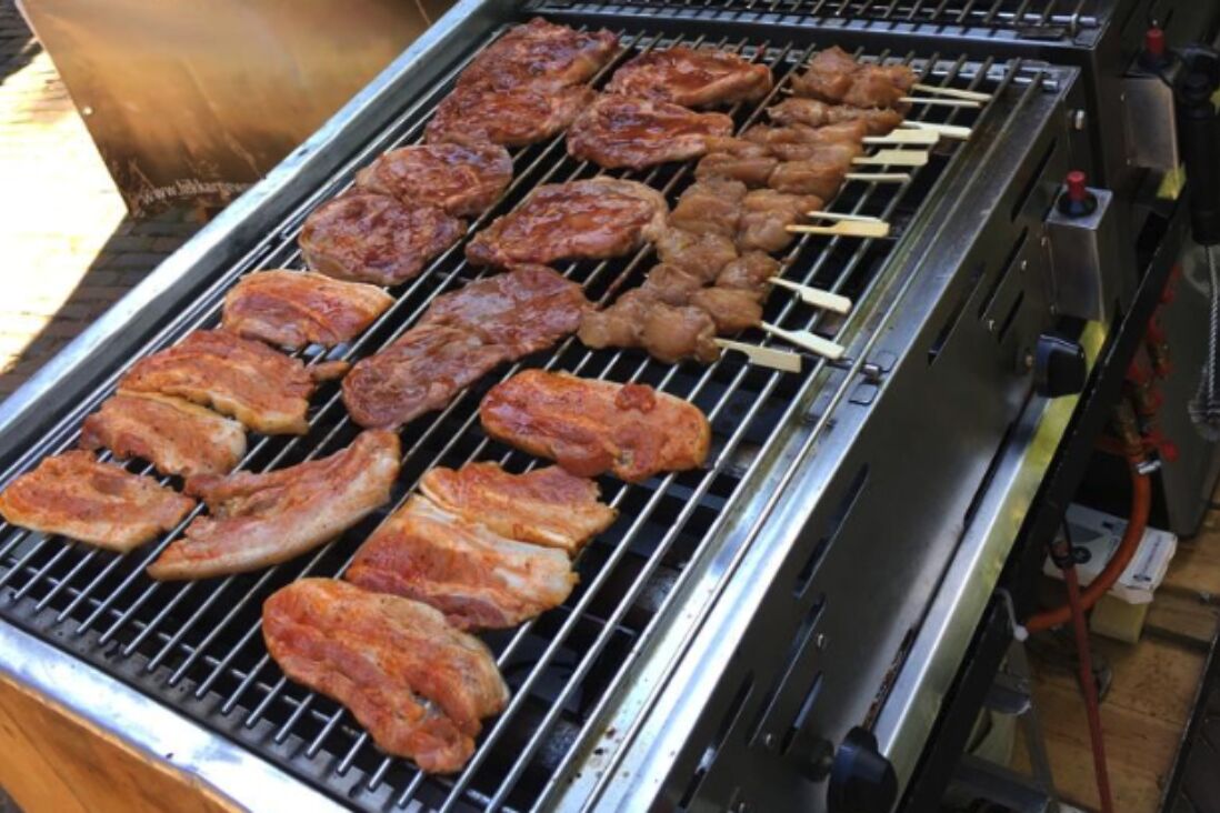 Vegetariër vraagt hele wijk stoppen te BBQ'en vanwege… | KantinePraat