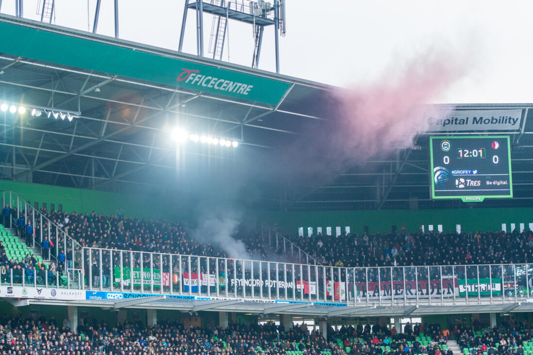 Supporters van Feyenoord in het uitvak van FC Groningen