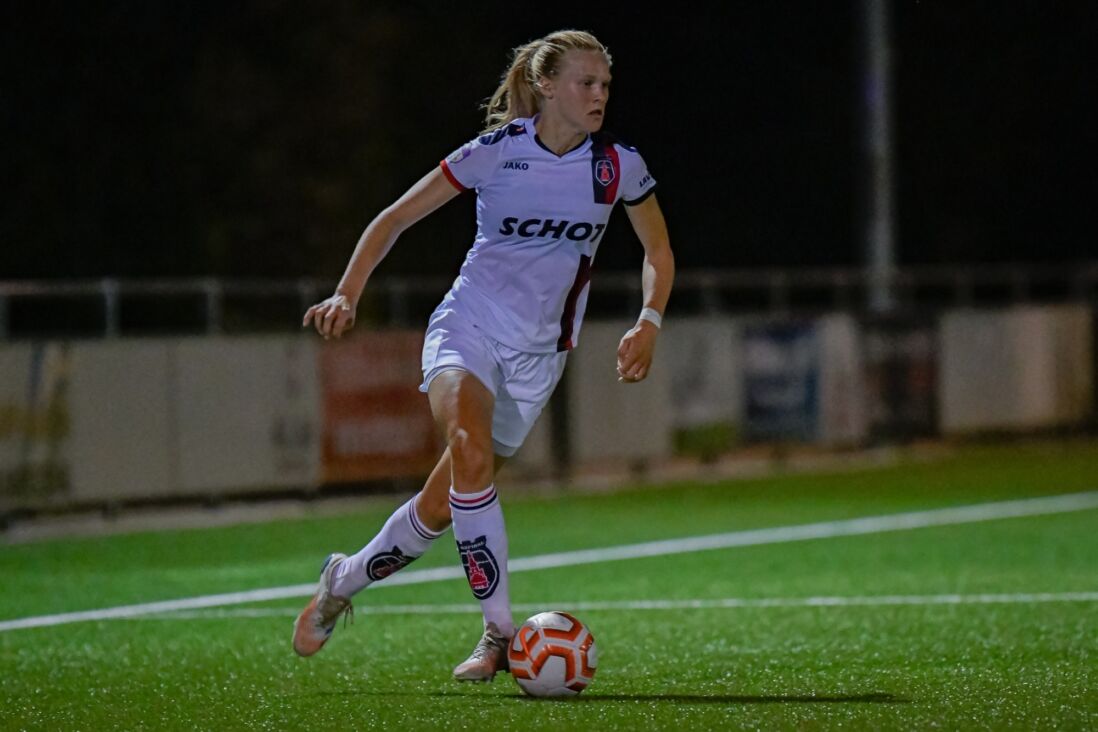 Judith Roosjen in het shirt van VV Alkmaar