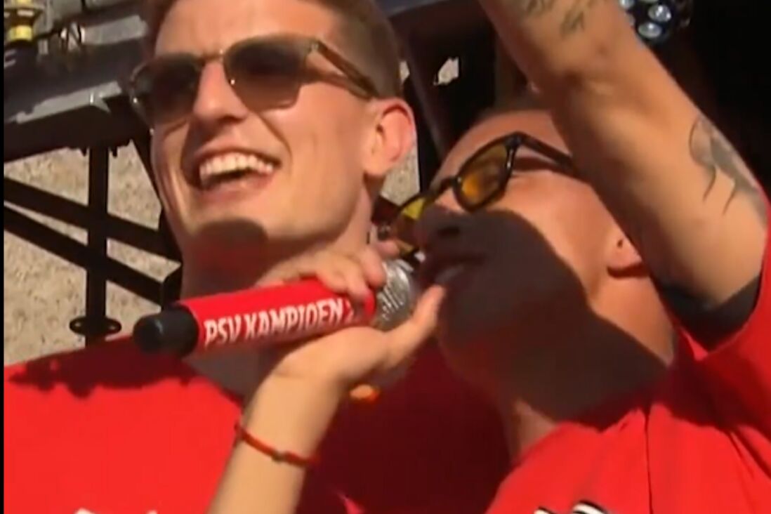 Guus Til en Mauro Junior zingen een liedje