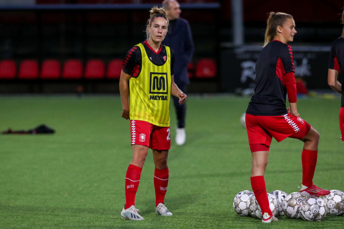 Lysanne van der Wal in het shirt van FC Twente