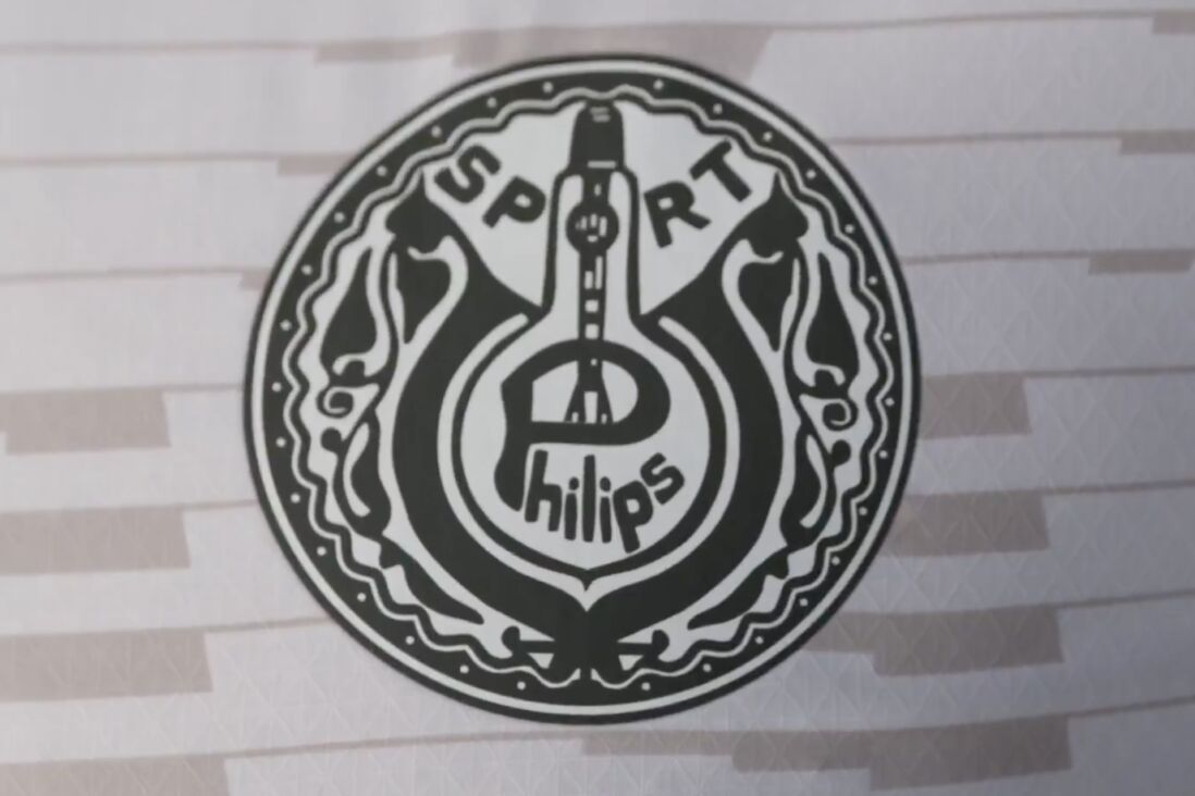 Het oude logo van PSV op het derde tenue voor het seizoen 25/26