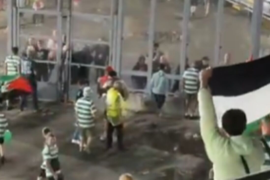 Ajax en Celtic supporters in confrontatie