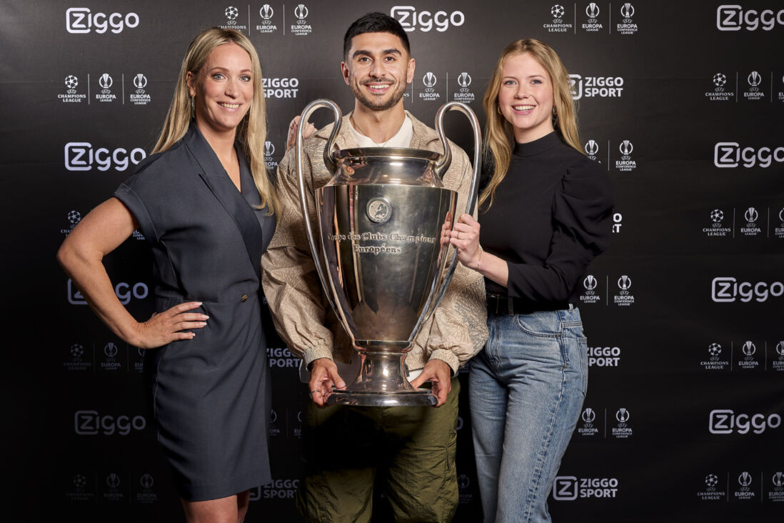 Hélène Hendriks en Noa Vahle met de Champions League
