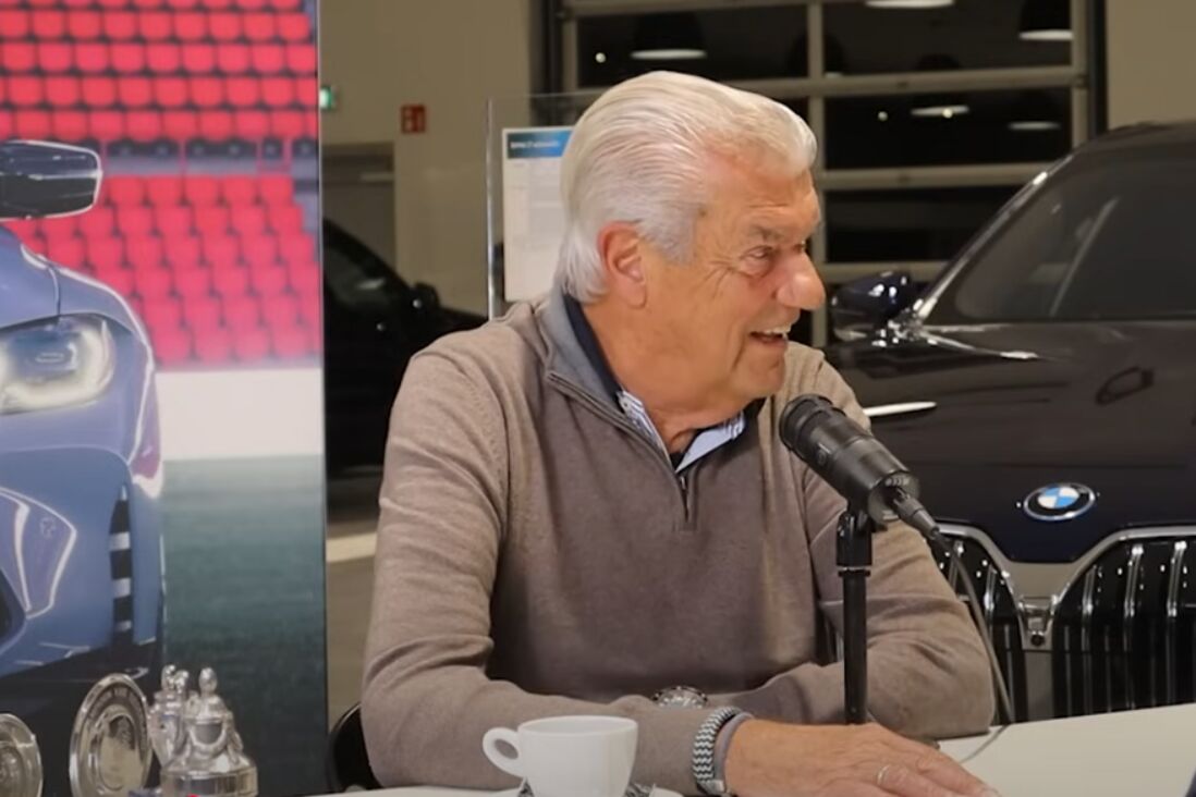 Een lachende Kees Ploegsma