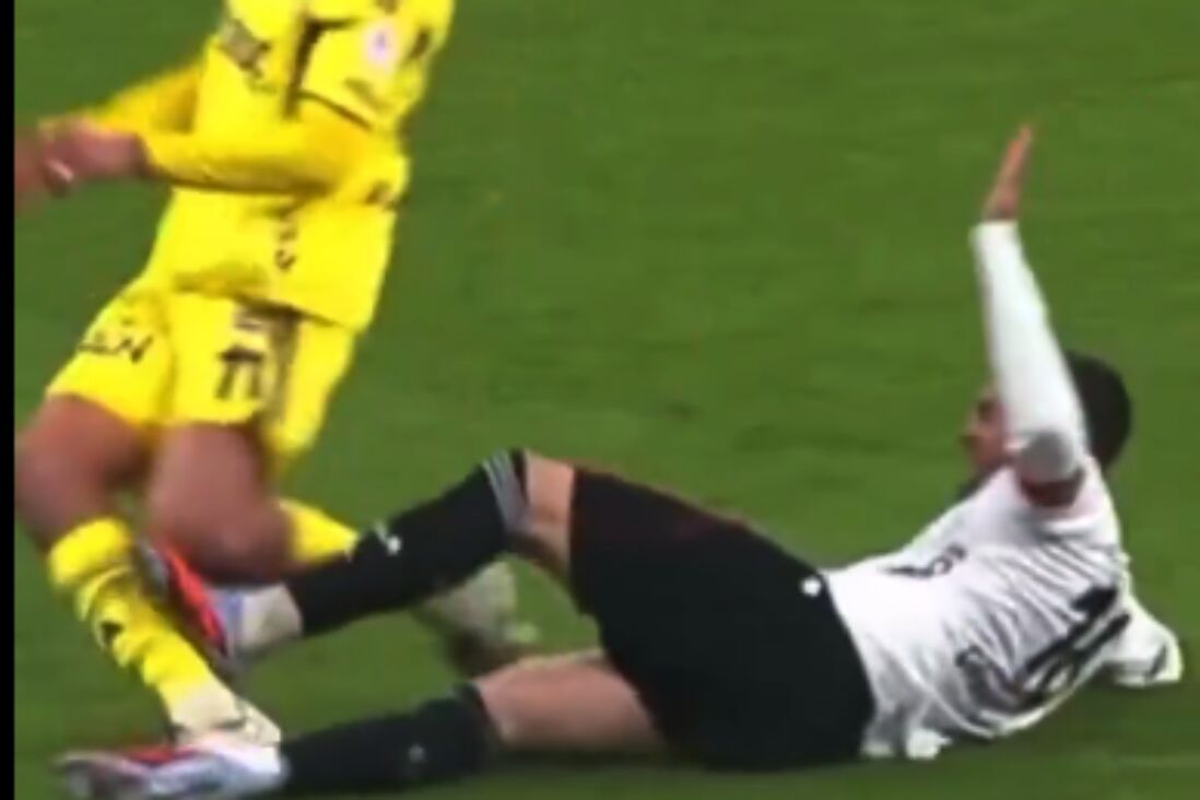 Orkun Kökçü en Edson Alvarez