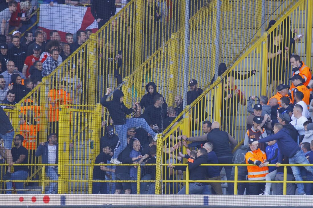 Antwerp-fans breken uit uitvak