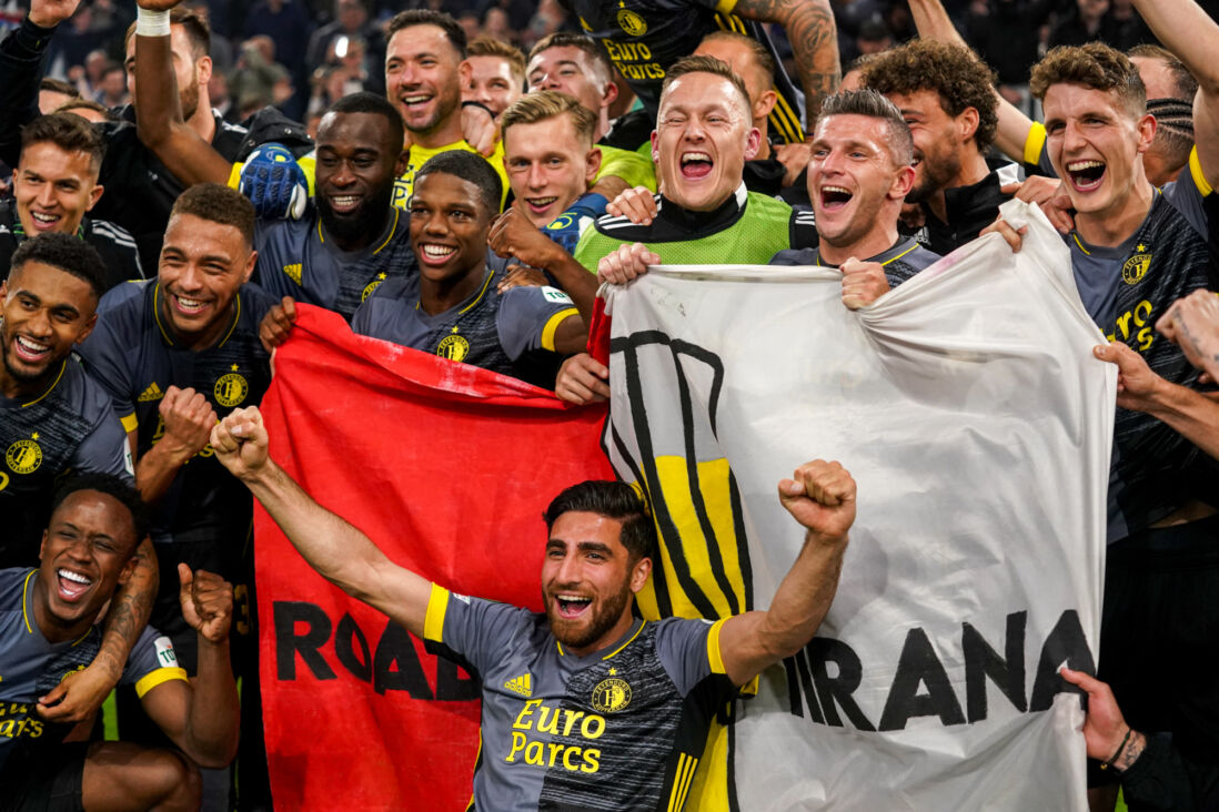 Feyenoord viert feest na het bereiken van de Conference League-finale