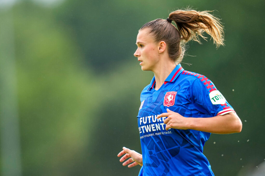 Kerstin Casparij in het shirt van FC Twente