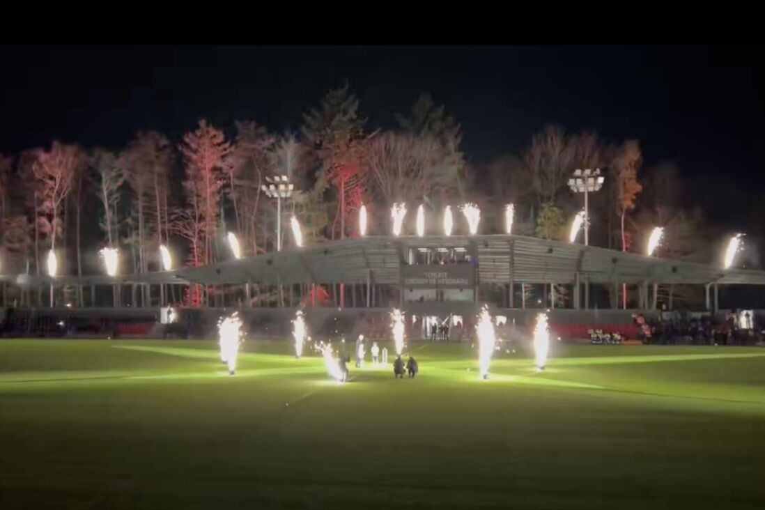 Cameraman valt bij opening Stadion de Herdgang