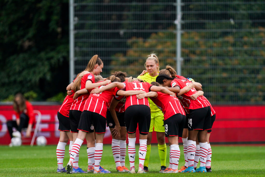 Het elftal van PSV voorafgaand aan het duel met Ajax