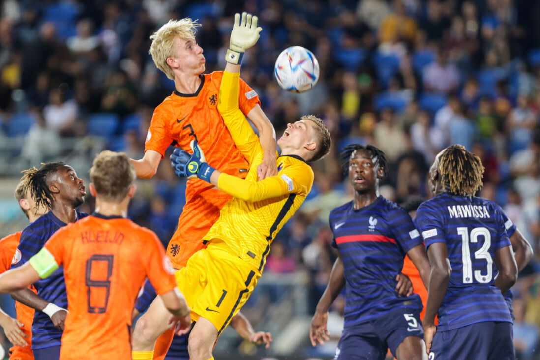 Thijmen Blokzijl in actie namens Oranje onder 17