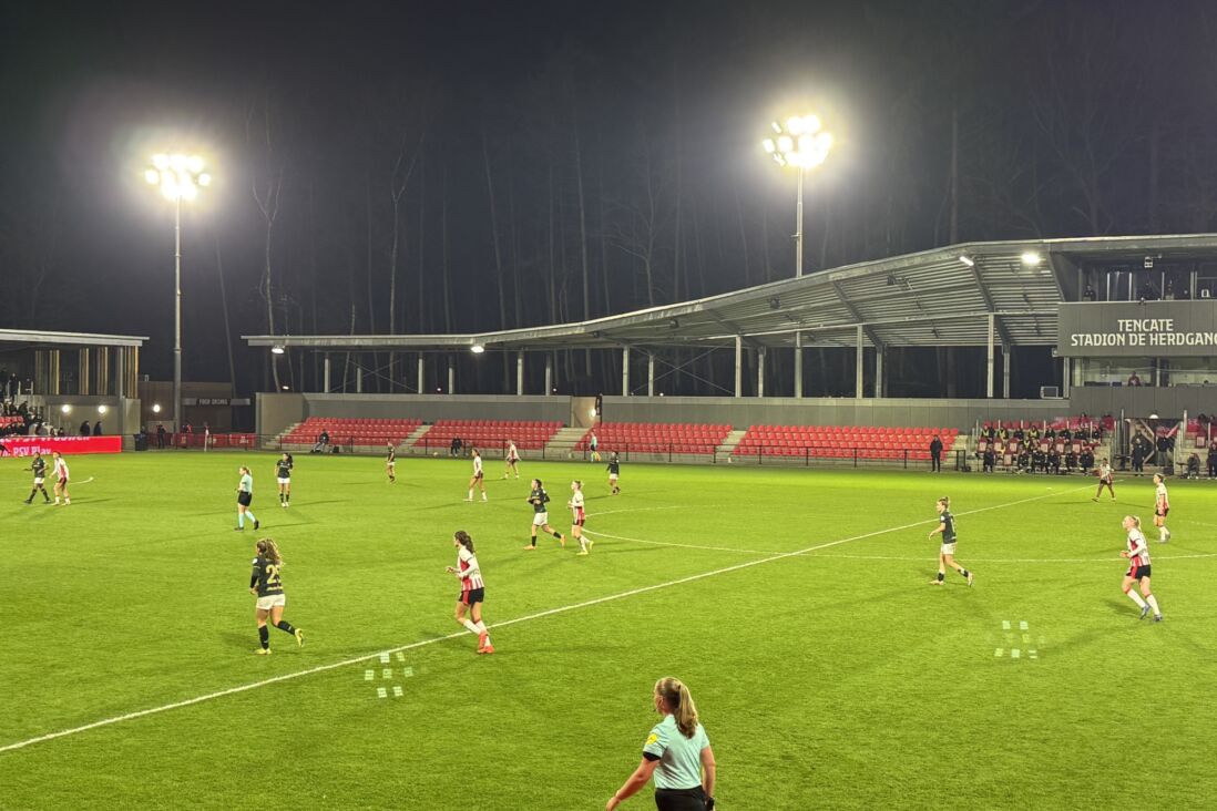 Een wedstrijd tussen PSV en Feyenoord