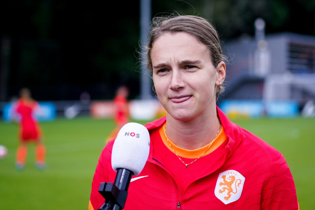 Vivianne Miedema staat de NOS te woord