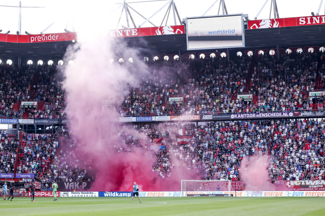 Rookpotten in De Grolsch Veste voor FC Twente - PSV