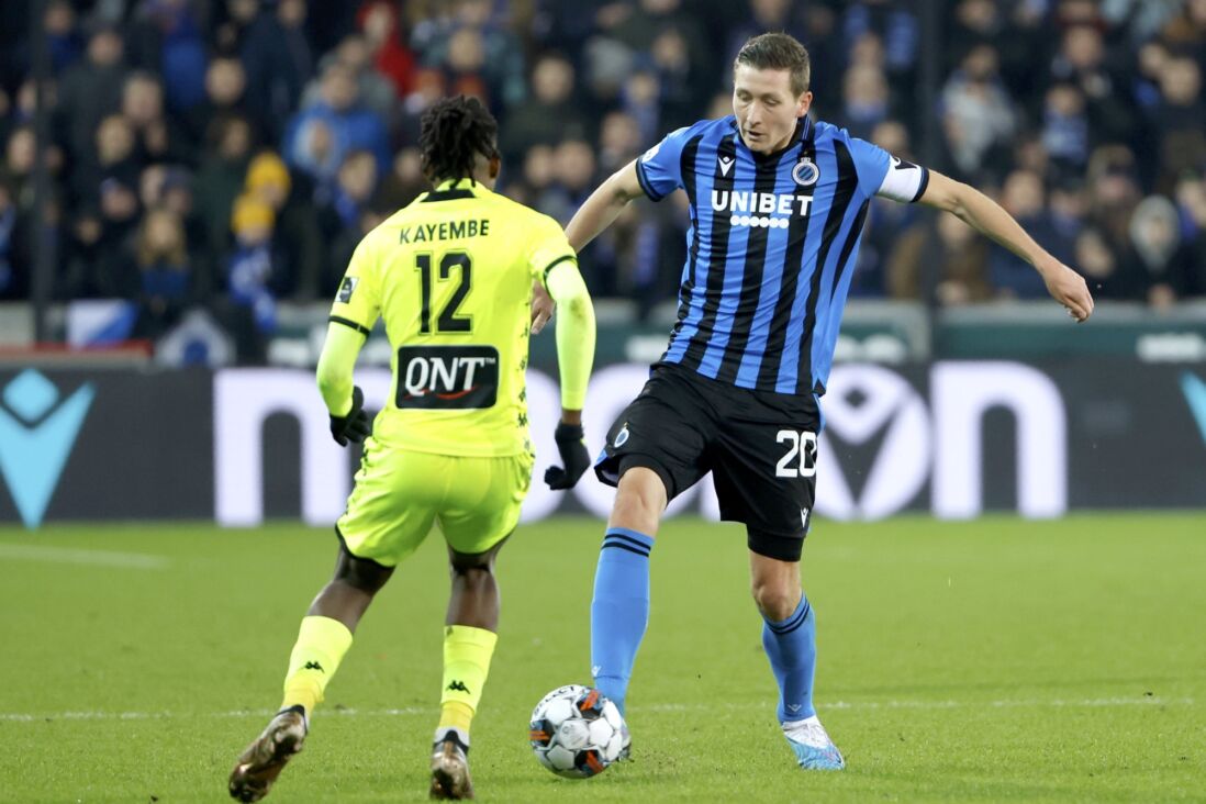 Een duel tussen Club Brugge en Sporting Charleroi