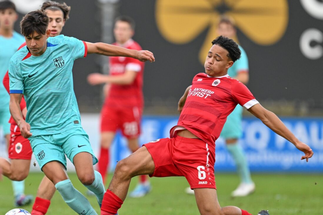 Nolhan Courtens bij Antwerp (rechts)