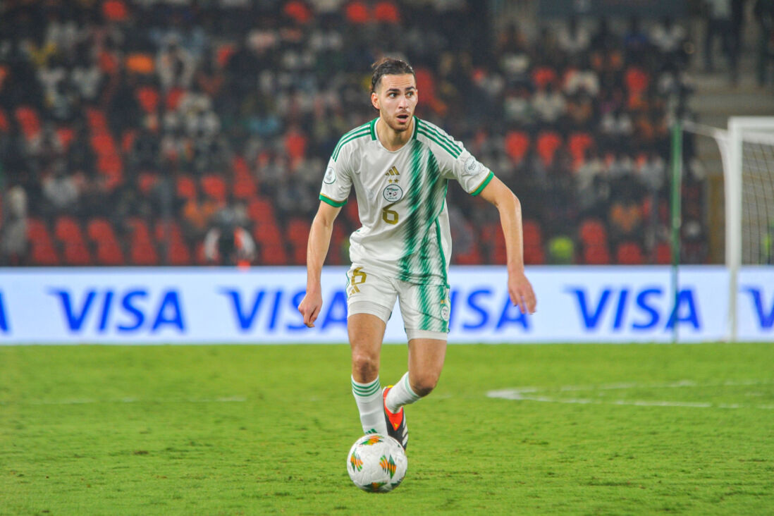 Ramiz Zerrouki in actie namens Algerije