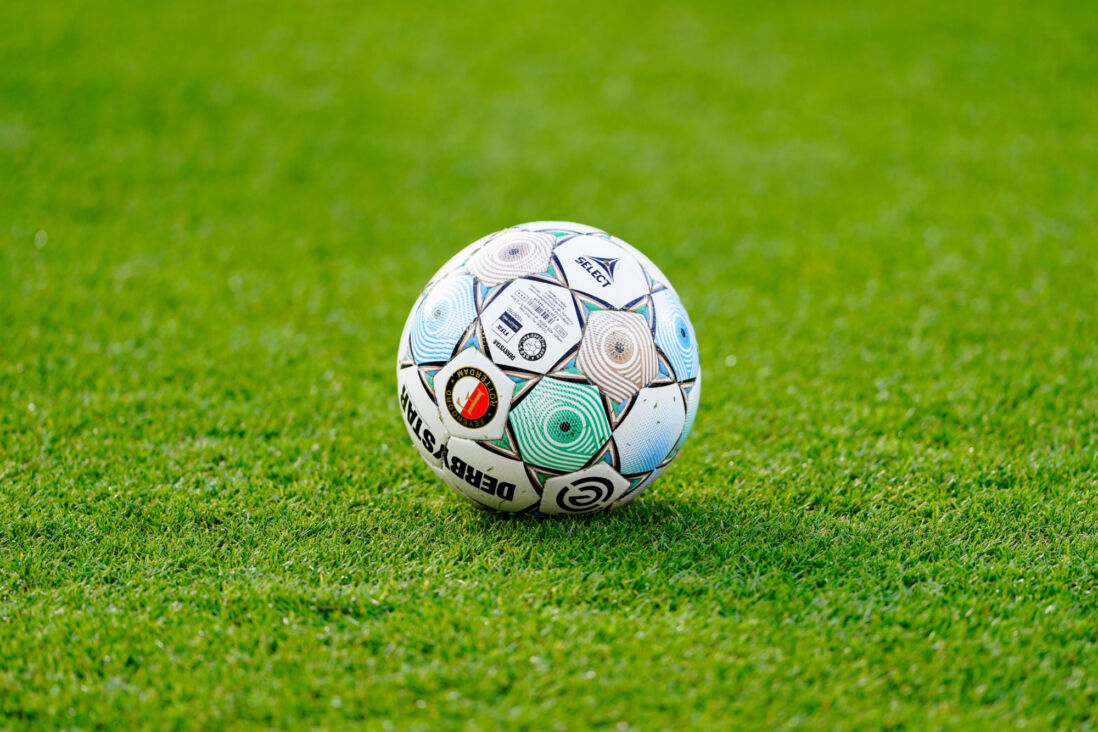 Bal met Feyenoord-logo