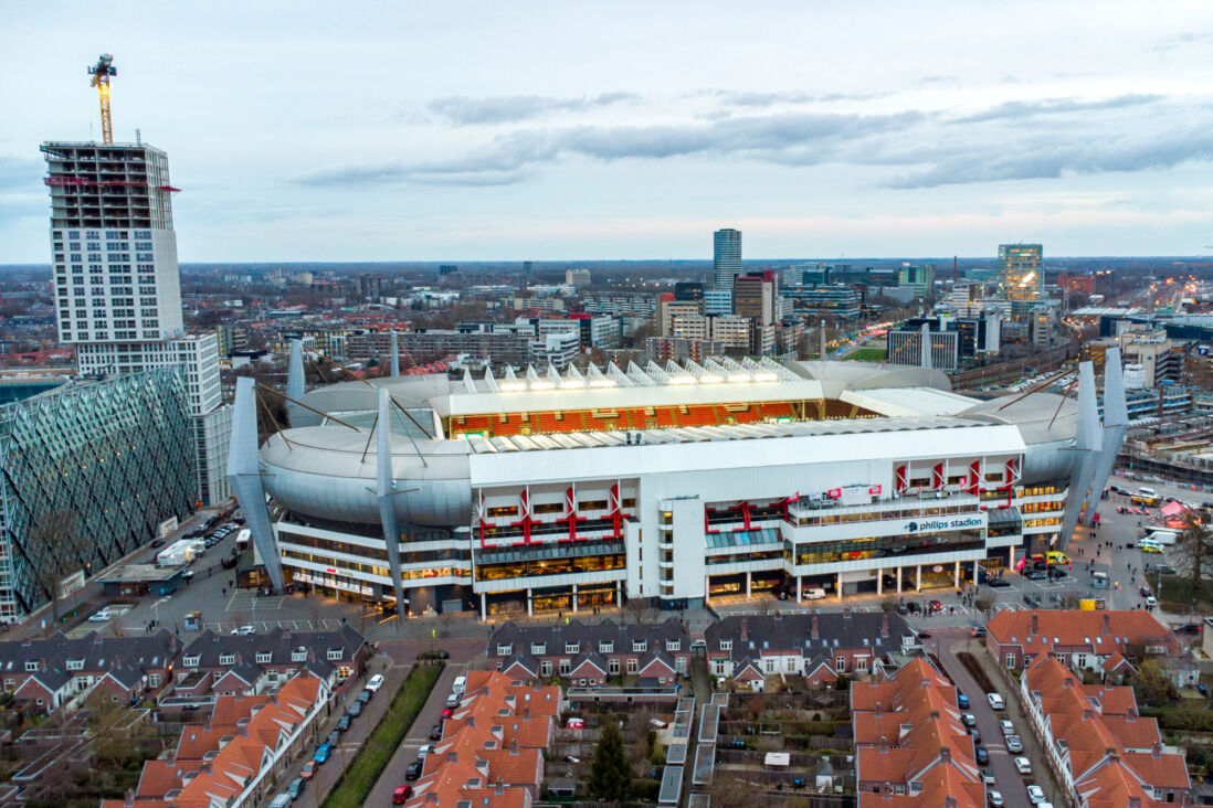 Het Philips Stadion, gezien vanuit de lucht boven Philipsdorp