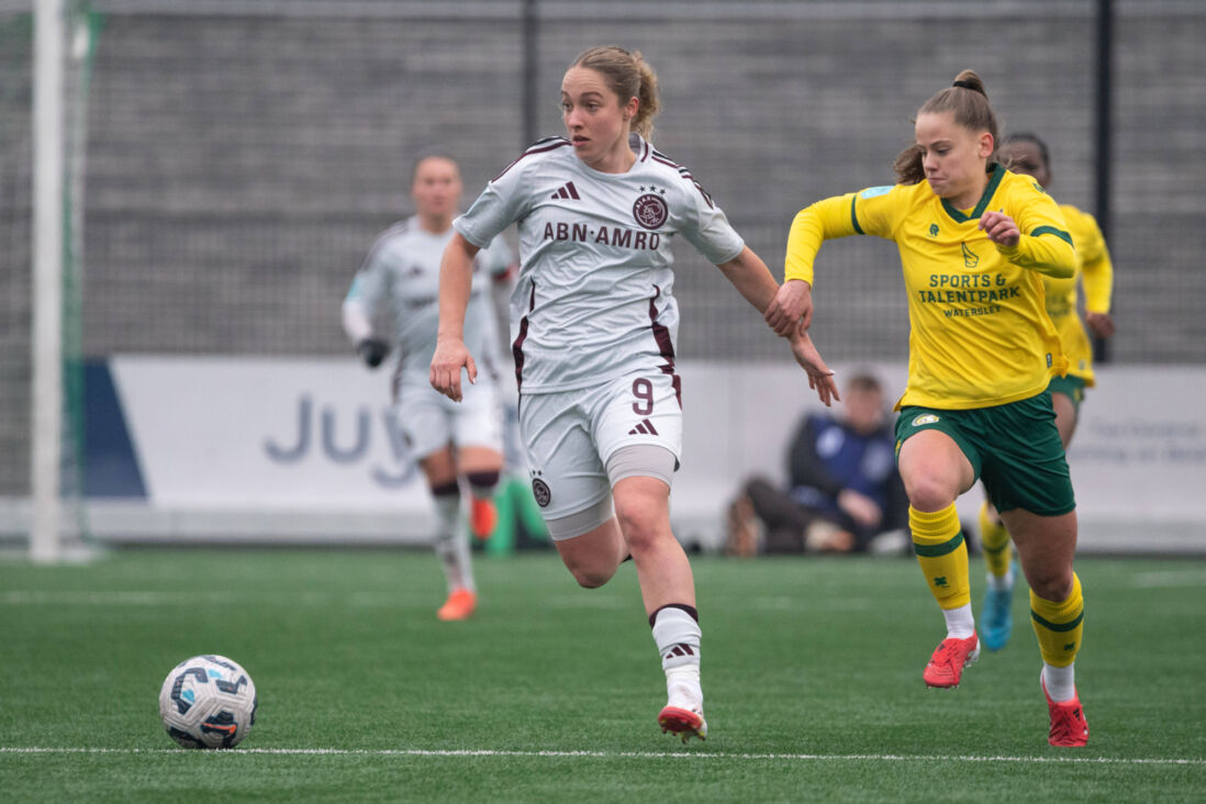 Danique Tolhoek (Ajax) en Nienke Mulder (Fortuna Sittard)