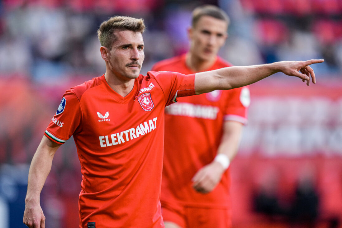 Michal Sadílek tegen Almere City