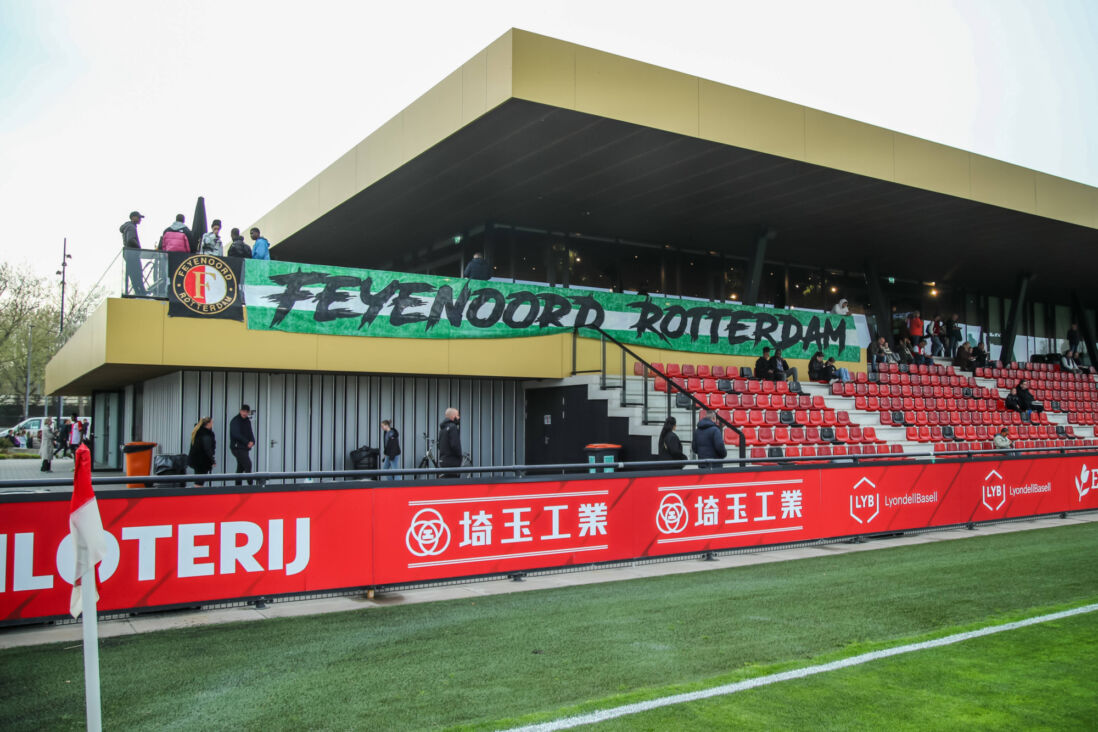 Een spandoek van Feyenoord op Varkenoord