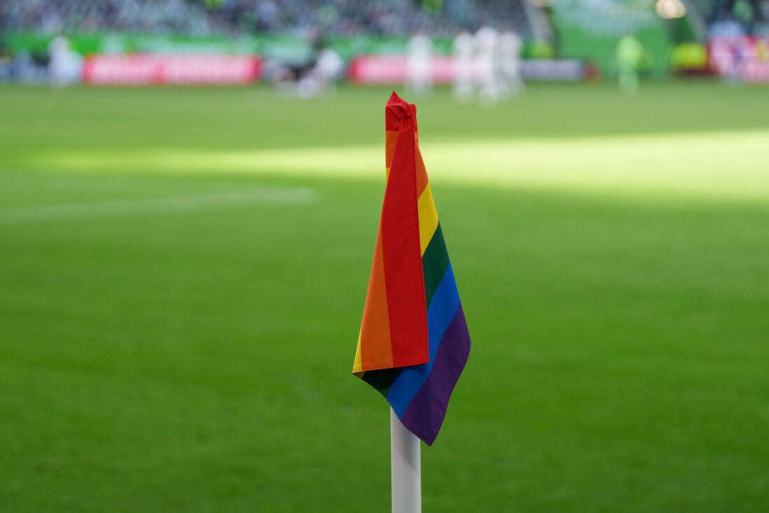 Een regenboog-cornervlag