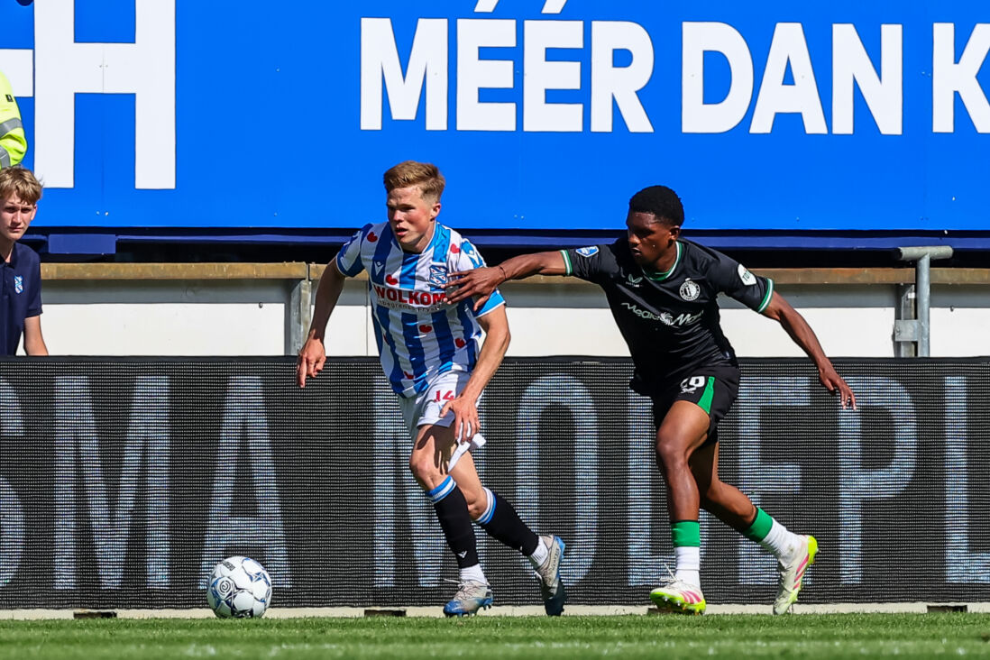 Levi Smans en Givairo Read