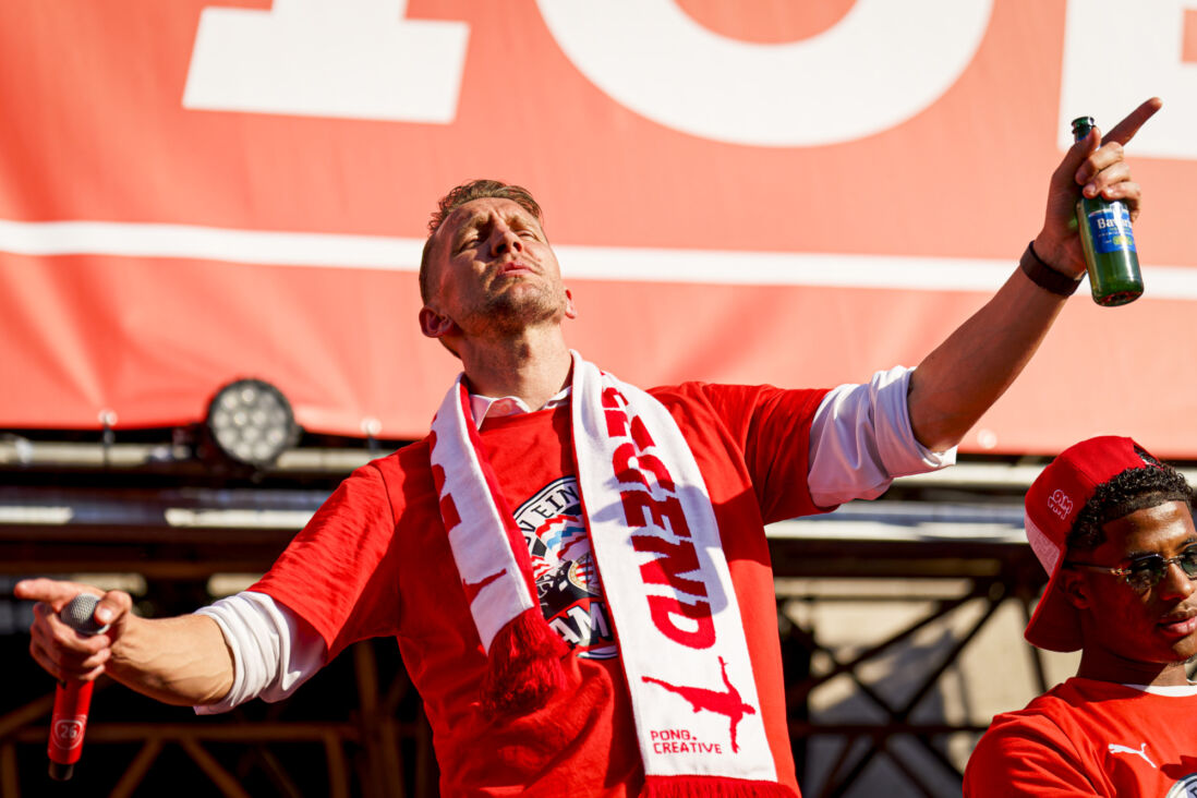 Luuk de Jong tijdens de huldiging van PSV