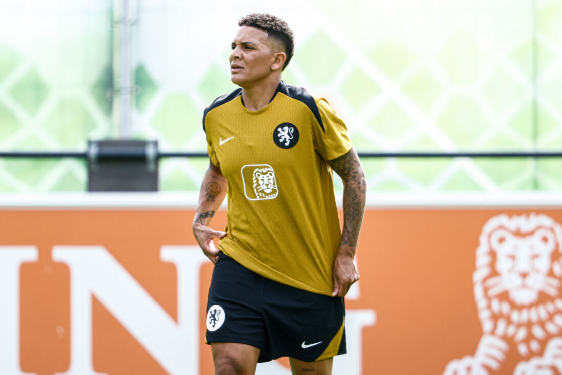Shanice van de Sanden op de training van de OranjeLeeuwinnen