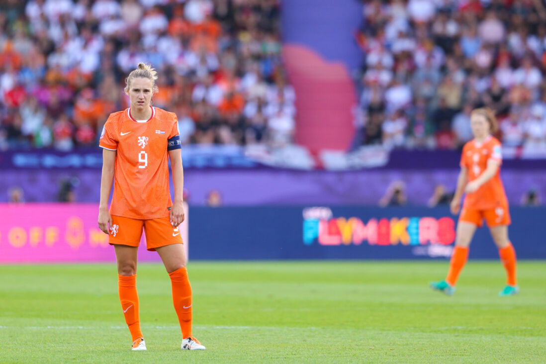 Vivianne Miedema baalt