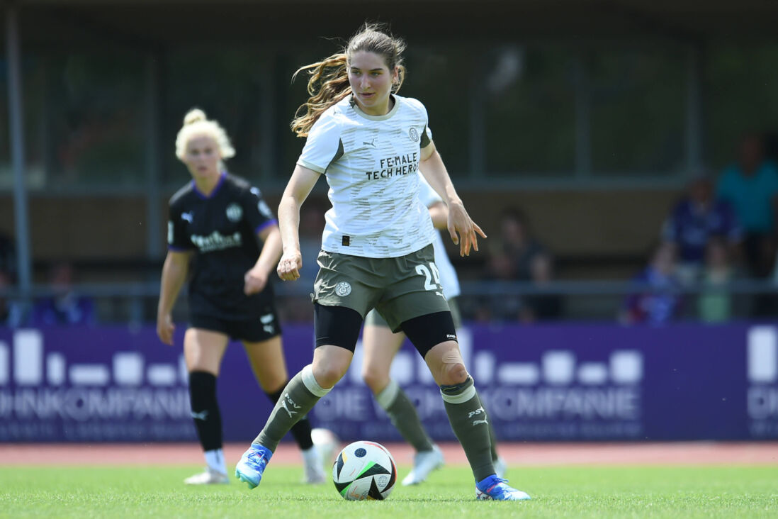 Emmeke Henschen bij PSV