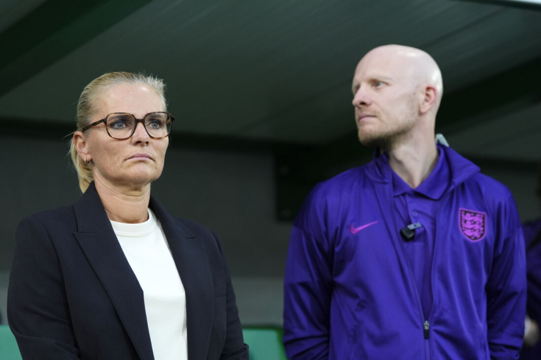 Sarina Wiegman en Arjan Veurink