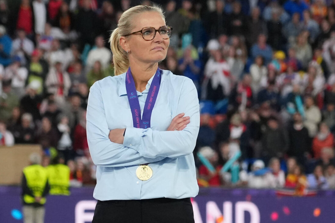 Sarina Wiegman na het winnen van het EK